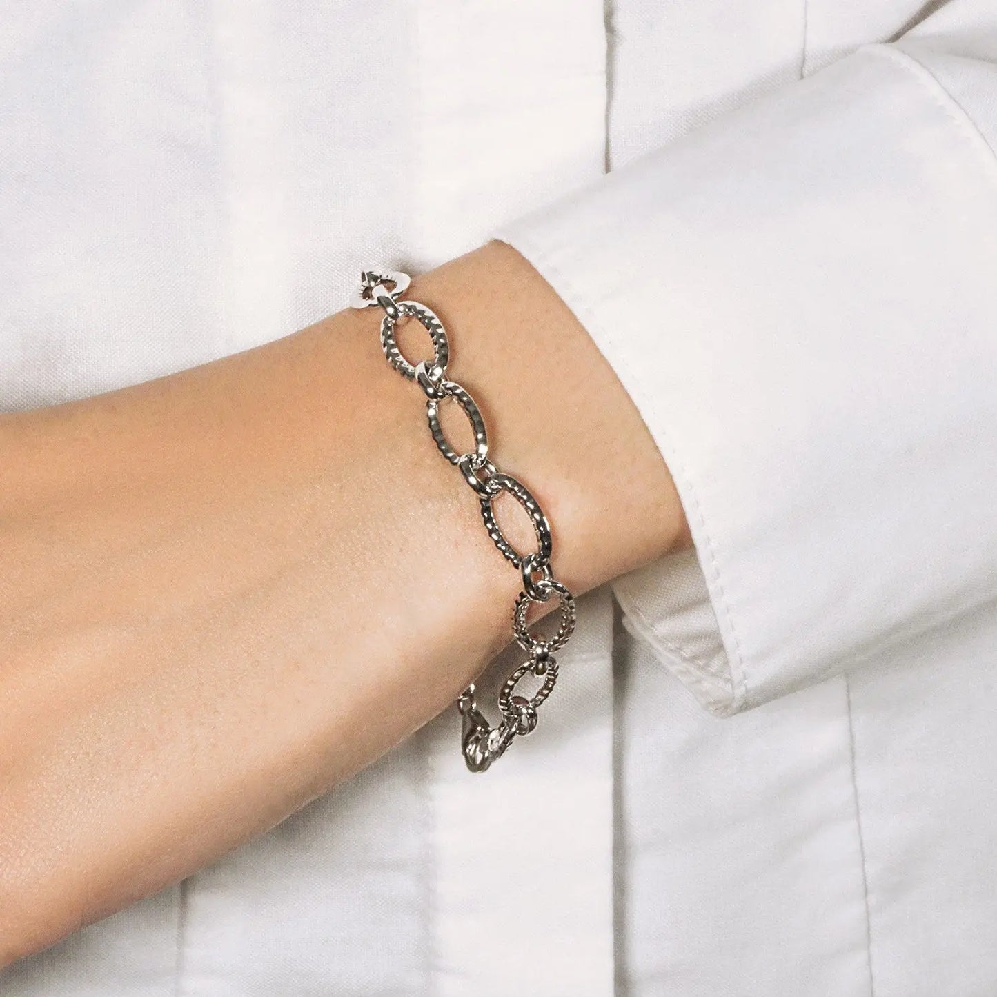 Textured Oval Link Bracelet in 14k White Gold (8.60 mm) RCJ Bracelets CELESTIA LUXE JEWELLERS
